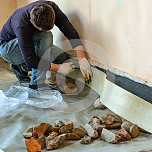 Damping tape to improve the quality and durability of floor screed, a novelty in construction