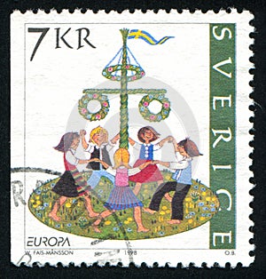 Dancing around maypole