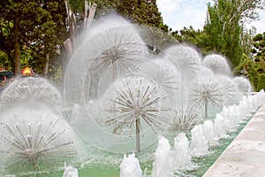 Dandelion-like fountain