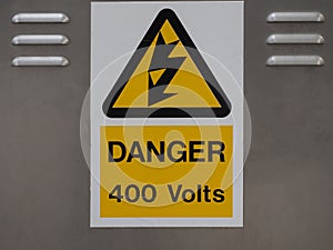 danger 400 volts sign