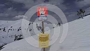 danger of avalanches warning sign