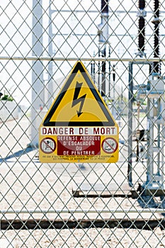 Danger de Mort sign translated as danger of death