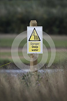 Danger deep water sign next to lake