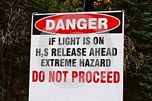 A Danger H2S Do Not Proceed sign