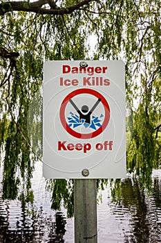 Danger ice kills keep off sign