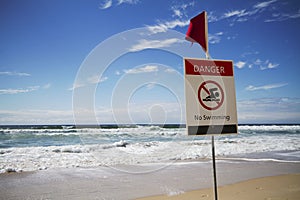 Danger no swimming horizontal