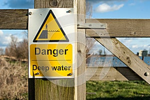 Danger sign for deep water