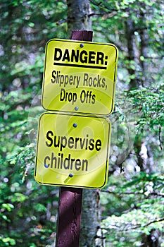 Danger slippery rocks, drop offs and supervise children sign photo