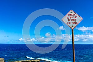 Danger warning sign keep visitors at bay at Lanai Lookout in Oahu, Hawaii