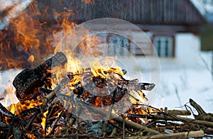 Dangerous burning of garbage in the village