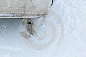 Dangerous freezing of the exhaust pipe of the car in extreme cold during long parking and heating of the passenger compartment