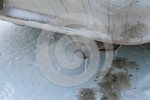 Dangerous freezing of the exhaust pipe of the car in extreme cold during long parking and heating of the passenger compartment