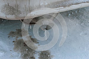 dangerous freezing of the exhaust pipe of the car in extreme cold during long parking and heating of the passenger compartment