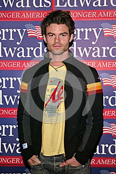 Daniel Gillies