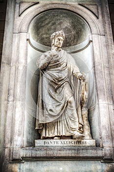 Dante Alighieri statue in Galleria degli Uffizi