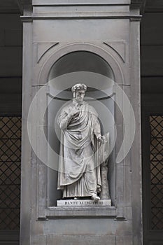 Dante Allighieri statue photo