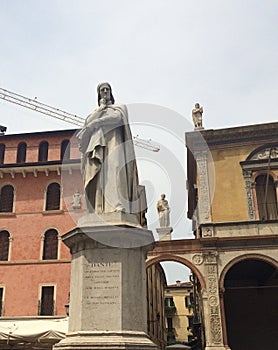 Dante sculpture in Verona