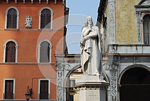 Dante Statue in Verona