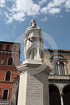 Dante statue in Verona