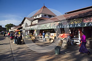 Darajani food market is the largest market in Stone town. Where fresh fruits, vegetables and even fish are brought to be sold.