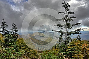 Dark cloud above the fall mountians