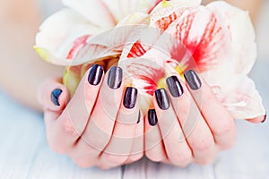 Dark manicure and flowers
