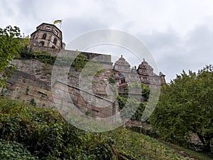 Das Heidelberger Schloss ist eine der berÃ¼hmtesten Ruinen Deutschlands und das Wahrzeichen der Stadt Heidelberg