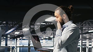 Data center developer frustrated by critical error affecting laptop