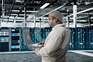 Data center engineer using artificial intelligence automation tools on laptop