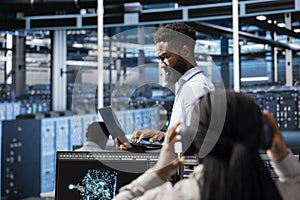 Data center programmer using AI visualization tools to identify malfunctions