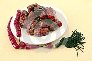 Dates and prayer beads