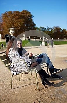 Dating couple in the Luxembourg garden