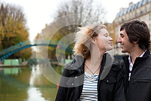 Dating couple in Paris