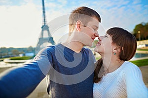 Dating couple in Paris