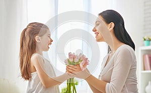 Daughter congratulates mom