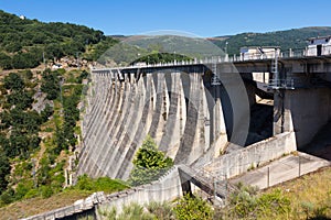 Day view of dam at Encoro de Prada