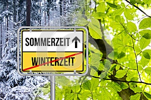 Daylight saving time. DST. Zeitumstellung von Winterzeit auf Sommerzeit Schild.