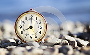 Daylight savings time, retro alarm clock