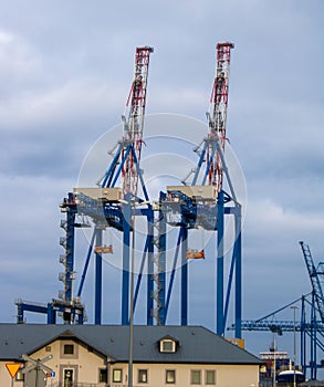 Dct  port cranes