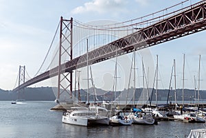 25 de Abril Bridge photo