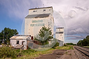 De Winton Grain Elevators
