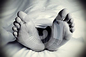 Dead body with a blank toe tag, in monochrome