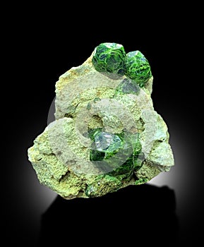 Deamantoid Garnet, Garnet Crytals, Green Garnet, Garnet Stone, Minerals Specimen