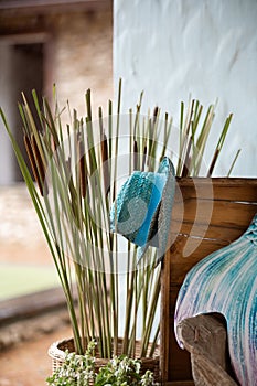 Decor in the maritime theme, anchor, glass bowls, shells, lanterns, ropes.