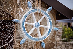 Decor in the maritime theme, anchor, glass bowls, shells, lanterns, ropes.