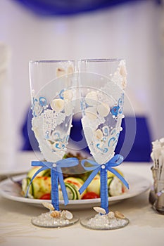 Decor of a wedding party. Wedding table decoration in a restaurant. Glasses, drinks, food. Festive decoration of the interior