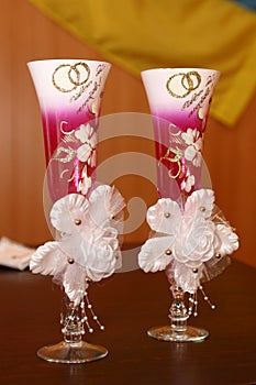 Decorated wedding glasses with champagne