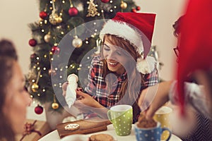 Decorating Christmas cookies