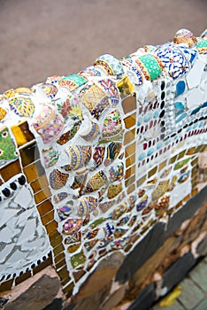 Decoration of ceramic breaking on wall