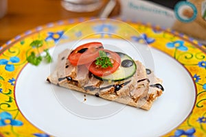 Decorational food with crispbread